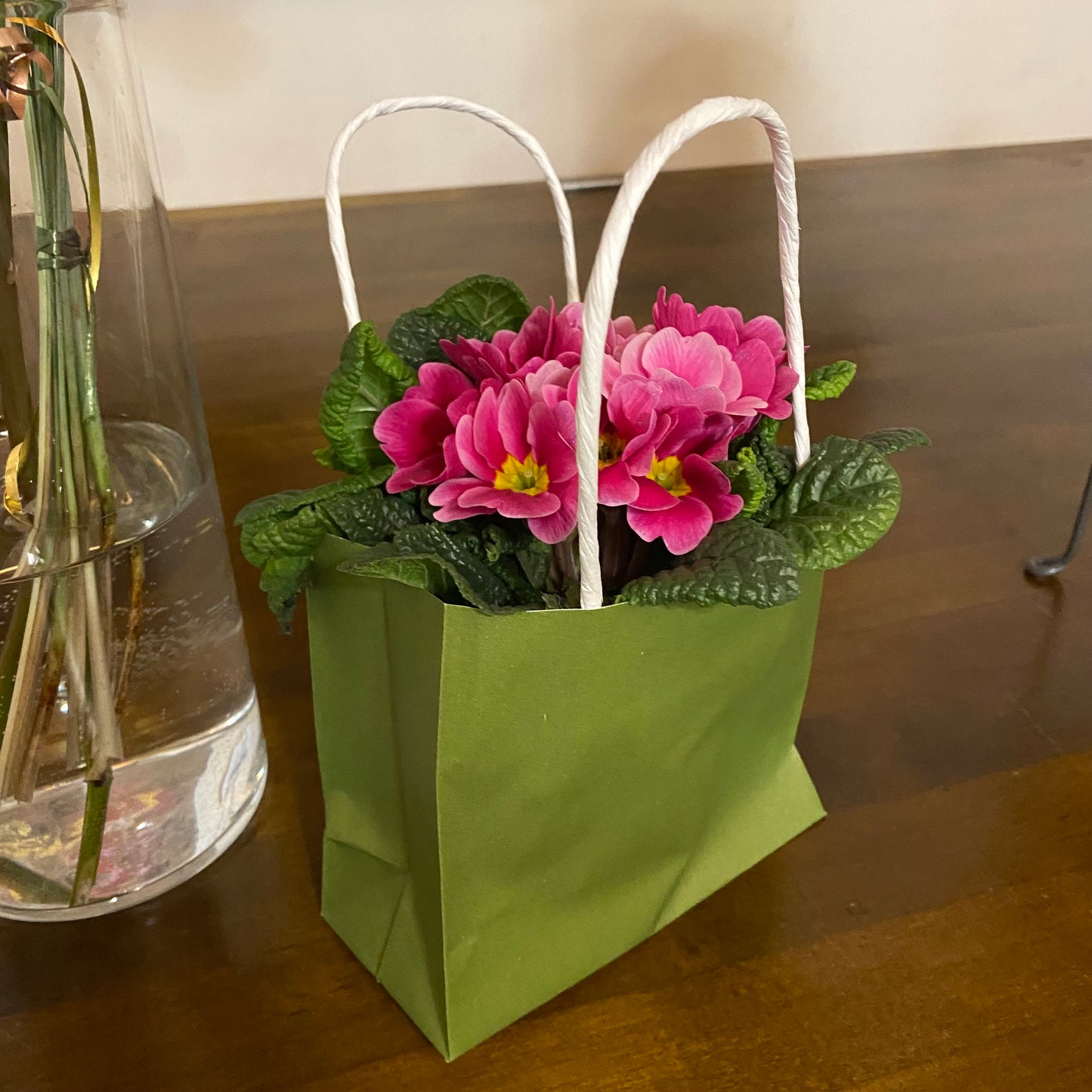 Pieni paperikassi kukille